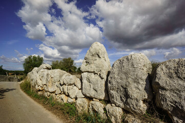 muralla de Es Pou Celat,  epoca talayotica (1300-123 a. C.) , restos de un antiguo poblado fortificado, Porreres, Comarca de Es Pla, Mallorca, Spain © Tolo