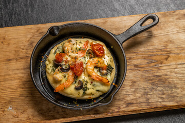 ミックスピザ　Italian delicious food mixture pizza