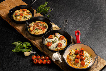 ミックスピザ　Italian delicious food mixture pizza