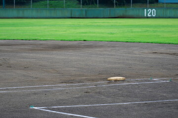 誰もいないグラウンド