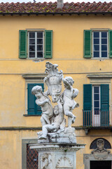 Obraz premium 17th century Fountain with Angels (Fontana dei Putti) located in Piazza del Duomo, Pisa, Italy
