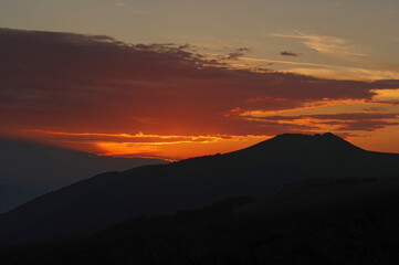 Zachód słońca za Połonina Wetlińską. 