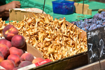 Der bekannte Viktor-Adler-Markt in Wien, Österreich, Europa