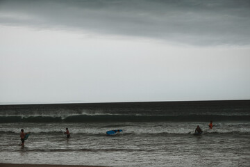 Naklejka premium surfer on the beach