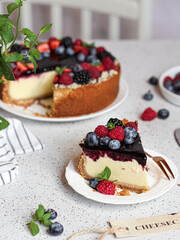 cheesecake with berries