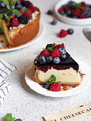 cheesecake with berries