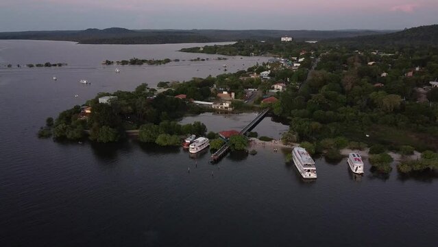Alter do ch&atilde;o na Amaz&ocirc;nia, trapiche no rio tapaj&oacute;s