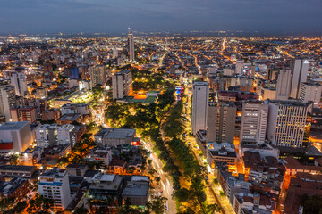 Obraz premium aerea del centro de cali colombia 
