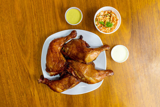 Pollo al cilindro, ensalada y cremas