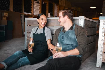 Photo sur Plexiglas Vignoble Laughing couple, wine tasting date and drinking alcohol with glasses in remote farm distillery, winery estate or countryside. Happy, flirt or bonding interracial man and woman enjoying vineyard drink
