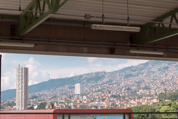 Obraz premium A city seen from a metro station on a sunny day. Medellin Colombia.