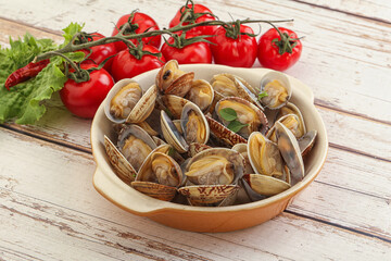 Vongole shellfish mollusc clem with butter