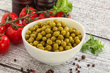 Canned sweet green peas conserve