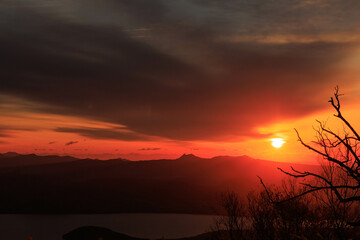 朝日に染まる雄大な津別峠「秋の北海道」