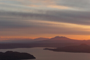 朝日に染まる雄大な津別峠「秋の北海道」