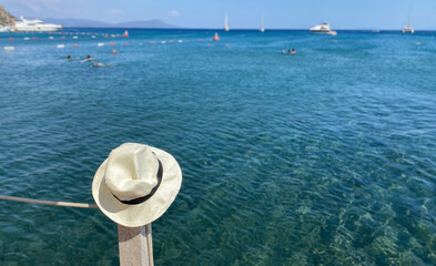 Obraz premium straw hat by the sea, close up