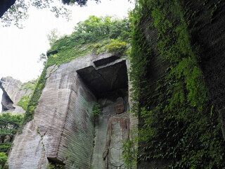 日本寺の石切り場に彫られた百尺観音