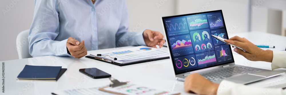 Poster data analyst using data analytics kpi