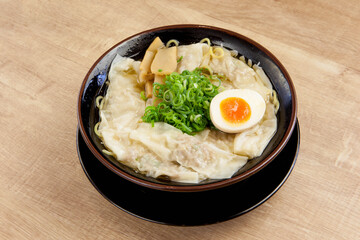 ワンタン麺