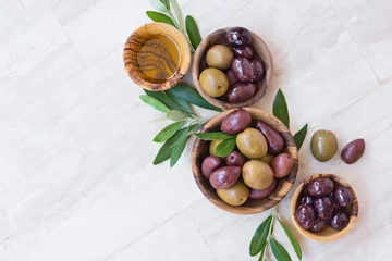Foto op Plexiglas Wooden bowls with delicious olives and oil © viktoriya89
