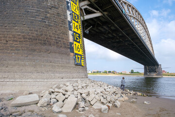 Low water level river Waal || Lage waterstand river de Waal Nijmegen, Gelderland province, The...