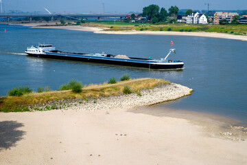 Low water level river Waal || Lage waterstand river de Waal Nijmegen, Gelderland province, The...