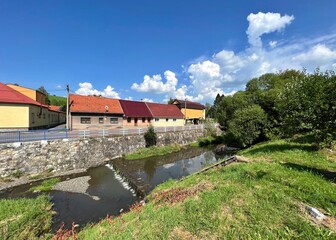 Fototapeta na wymiar river flowing through a czech village