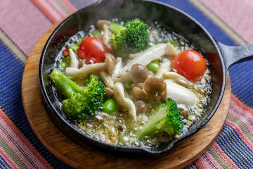 きのことブロッコリーのアヒージョ