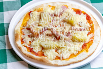 じゃがマヨベーコンのクリスピーピッツァ