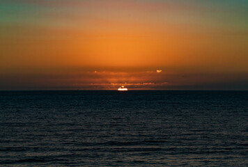 Naklejka na ściany i meble Final del Sunset en el oceano Pacifico (Horizontal)