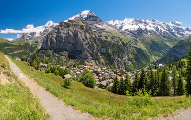 Fototapeta na wymiar The panorama of Mürren and Hineres Lauterbrunnental valley with the peaks Eiger, Monch, Jungfrau, Gletscherhorn, Ebenfluh, Mittaghorn and Grosshorn.