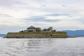 Obraz premium Munkholmen is a small islet in the Trondheimsfjord, dating all the way back to the year 800. In the Viking Age it was used as a court, and later a monastery, prison and fortress were built here.