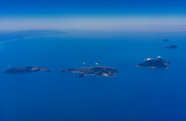 Die liparischen Inseln von oben: Luftaufnahme von Lipari, Stromboli, Salina, Vulcano, Panarea,...