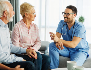 Obraz premium nurse doctor senior couple care caregiver help assistence retirement home nursing elderly man woman insurance clinic