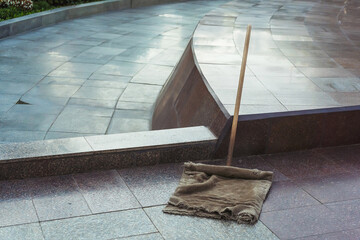 floor cloth for washing the monument in Tashkent. cleaning equipment for washing granite slabs
