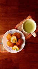 fried eggs with green tea