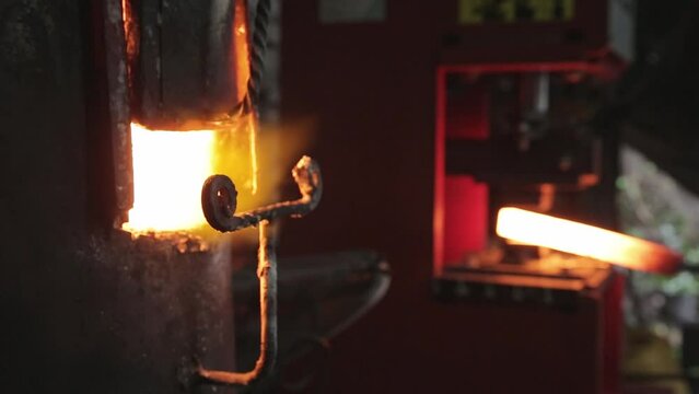 Forja industrial fuego prensa