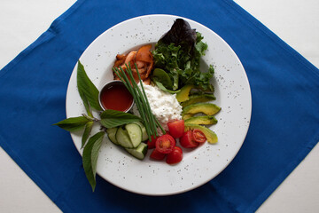 salad with tomatoes and cheese