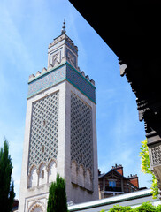 Fototapeta na wymiar Minaret of the Grand Mosque of Paris