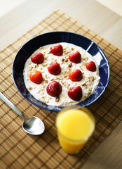breakfast cereal with strawberries