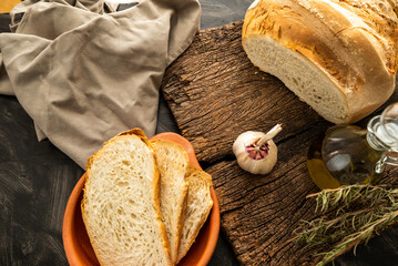 grisines y pan de campo, con aceite de oliva, ajo y mayonesa saborizada