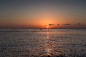 Obraz na płótnie Canvas 淡路島から見た大阪湾に昇る朝日の情景＠兵庫