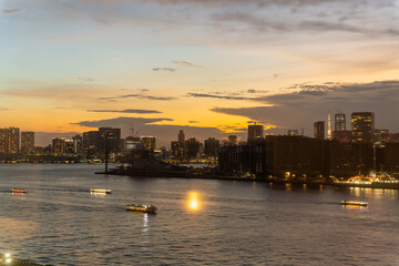 Naklejka premium ウォーターフロント豊洲夕景 屋形船 東京タワー