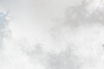 Crédence de cuisine en verre imprimé Fumée Dense Fluffy Puffs of White Smoke and Fog on transparent png Background, Abstract Smoke Clouds, Movement Blurred out of focus. Smoking blows from machine dry ice fly fluttering in Air, effect texture