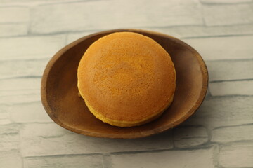 アカシア製オーバルプレートにのったどら焼き 俯瞰