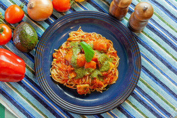 トマトとベーコンのトマト＆バジルソース