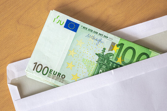 100 euro bills in an envelope