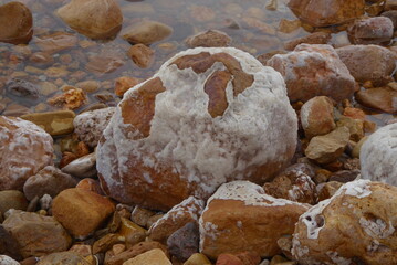 Salzablagerungen im Toten Meer