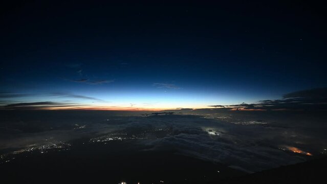 富士山山頂から眺める日の出