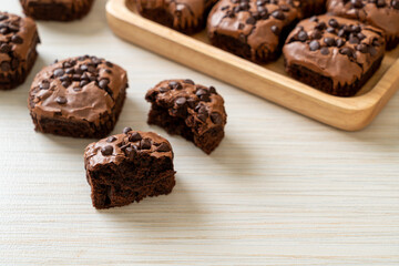 dark chocolate brownies topped by chocolate chips